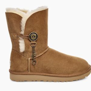 🆕UGG AZALEA CHARM- 8🆕